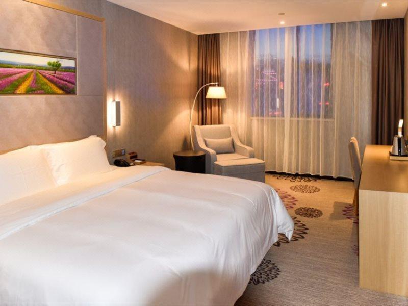 Lavande Hotel Zhuhai Tang University City Exterior photo